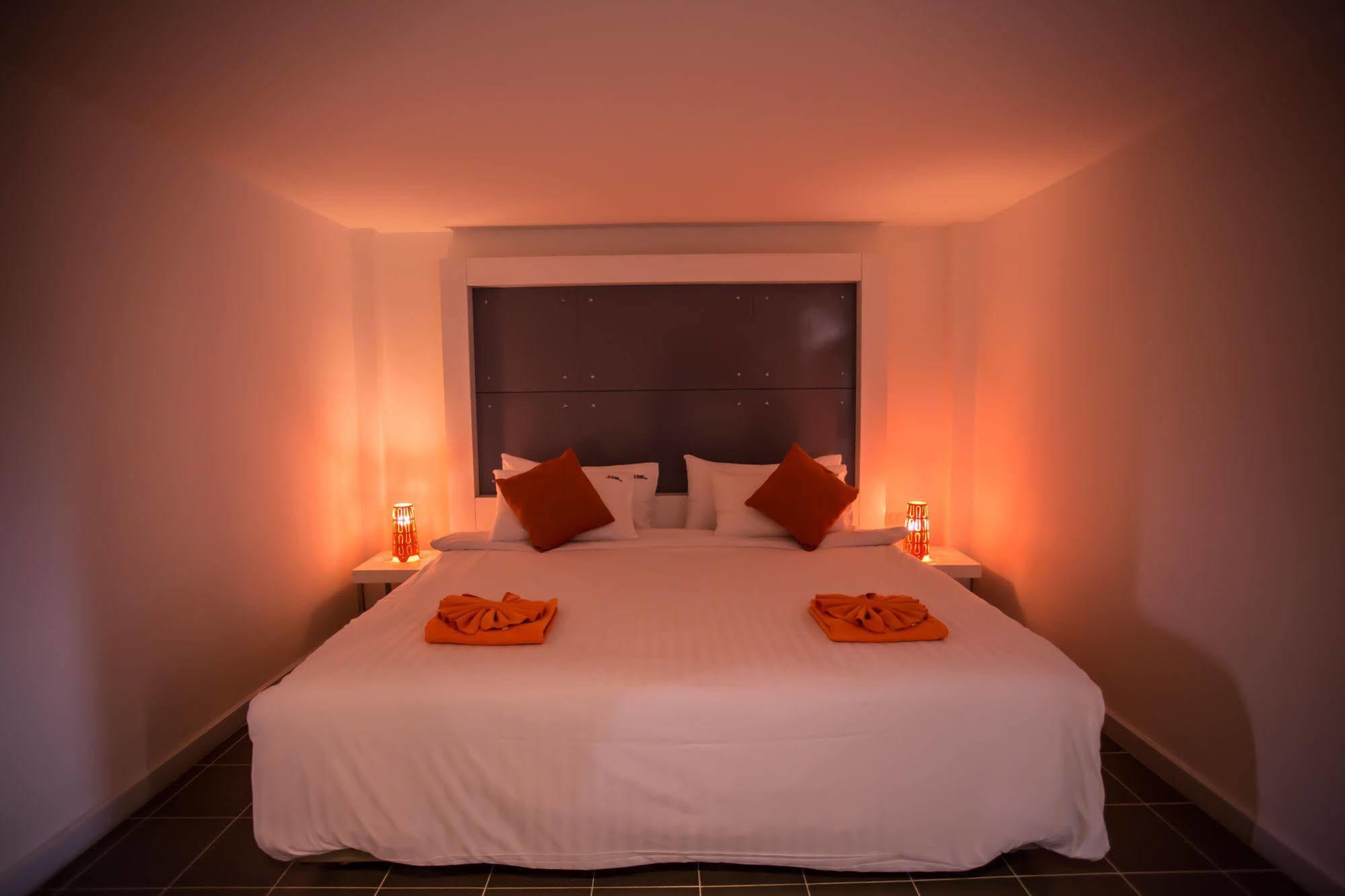 The Original Orange Hotel Nakhon Si Thammarat Esterno foto